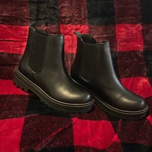 Soda Chelsea Boots Size 7.5